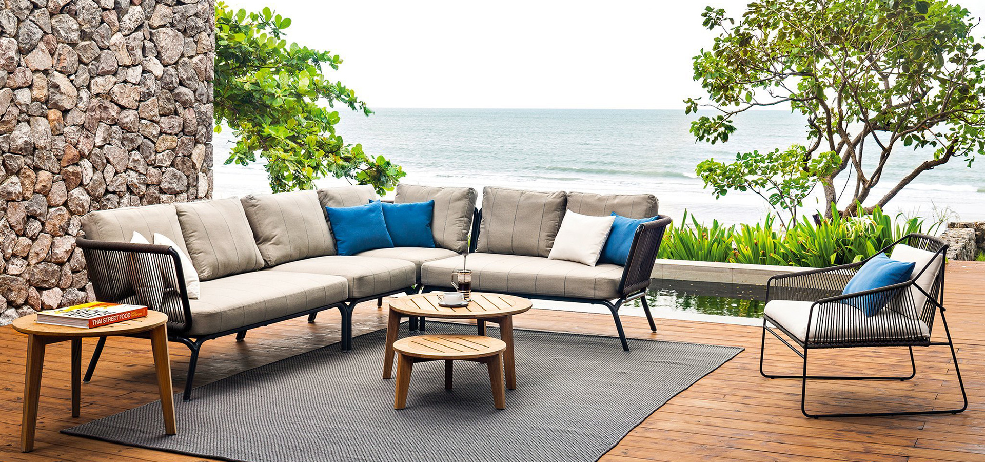 Luxus és elegáns virágcserepek, bútorok - For Garden